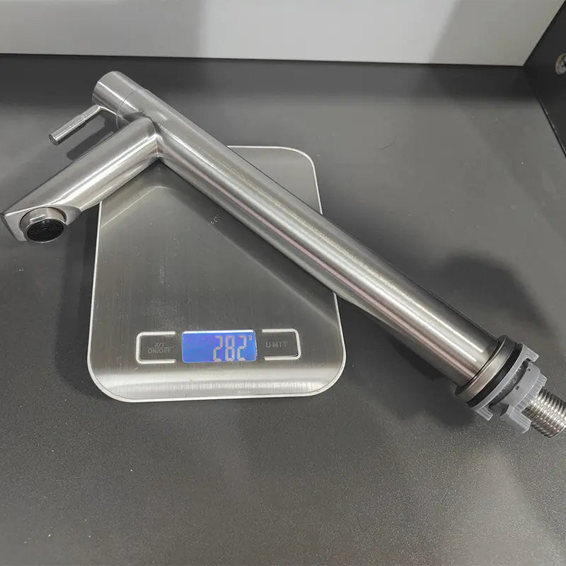 Roestvrijstalen wastafelkraan met één hendel voor de gootsteen