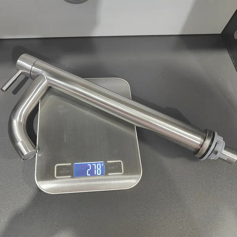 Roestvrijstalen wastafelkraan met één hendel voor de gootsteen