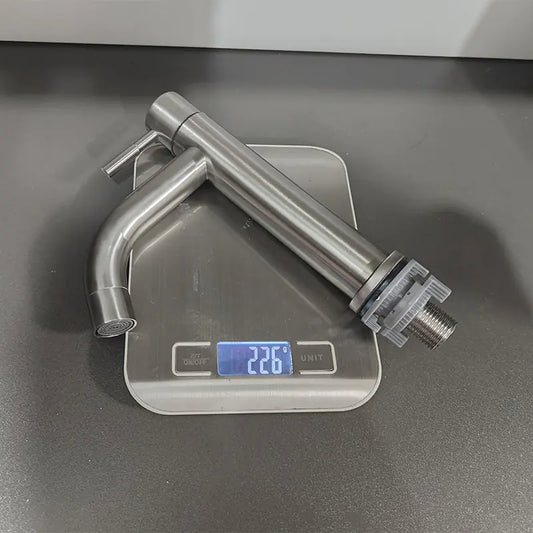 Roestvrijstalen wastafelkraan met één hendel voor de gootsteen