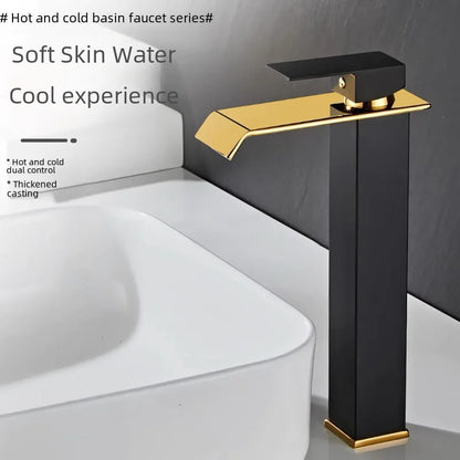 Vierkante watervalkraan voor badkamerwastafel (zwart/goud)