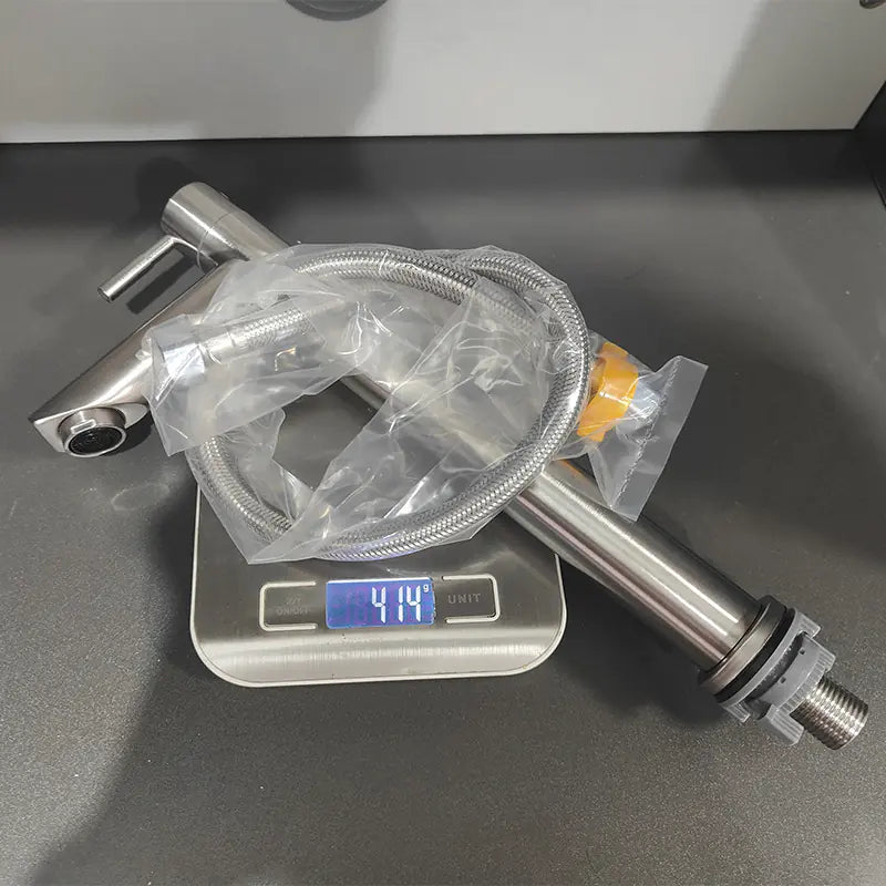 Roestvrijstalen wastafelkraan met één hendel voor de gootsteen