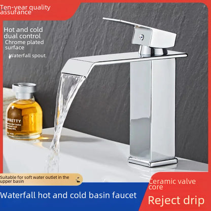 Vierkante watervalkraan voor badkamerwastafel (zwart/goud)