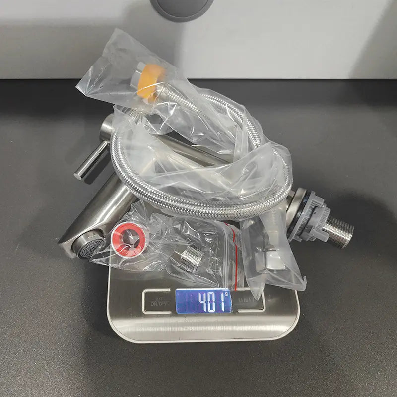 Roestvrijstalen wastafelkraan met één hendel voor de gootsteen